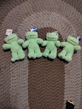 Build a Bear Buddies mini spring green frog bundle of 4 NWT SOLD OUT ONLINE